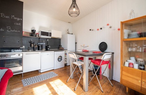 Amboise Apartment | "AU VINCI ROUGE" Downtown - Modern - Bright