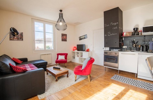 Amboise Apartment | "AU VINCI ROUGE" Downtown - Modern - Bright