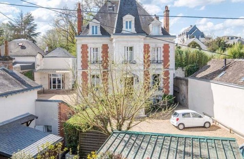 Amboise Apartment | "AU VINCI ROUGE" Downtown - Modern - Bright