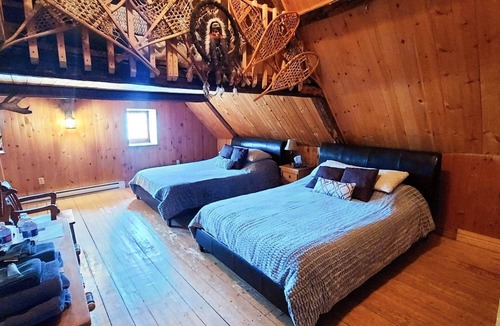 Saint-Jean-de-l'lle-d'Orleans Hostel | Auberge Le P'tit Bonheur - Hostel