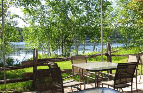 Peribonka Hotel | Auberge Île du Repos