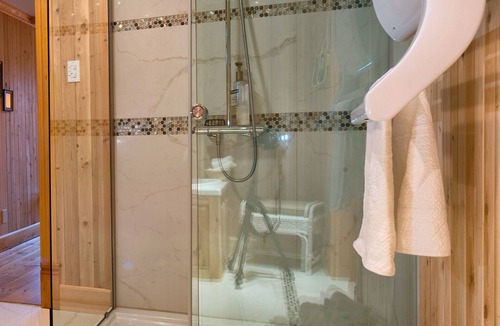 Cap-a-l'Aigle Bed & Breakfast | Auberge A La Chouenne