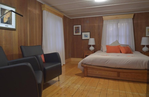 Cap-a-l'Aigle Bed & Breakfast | Auberge A La Chouenne