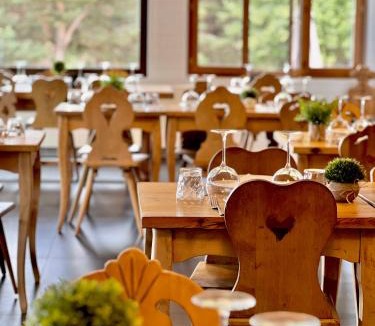 Greolieres les Neiges Hotel | Auberge Alpina