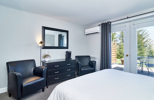 Magog Bed & Breakfast | Auberge Aux Deux Pères
