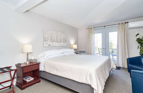 Magog Bed & Breakfast | Auberge Aux Deux Pères