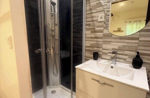 Malay-le-Petit Hotel | Auberge aux mille saveurs