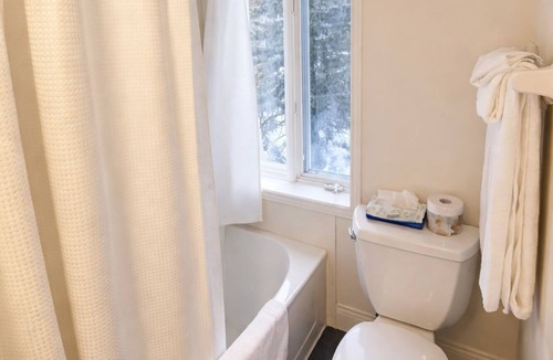Saint-Joseph-de-la-Rive Hotel | Auberge Beauséjour