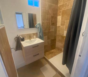 Saint-Amand-les-Eaux House | Auberge Carrefour du bonheur