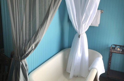 Petit-Rocher Hotel | Auberge d'Anjou-Sūrya Café