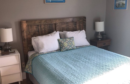 Petit-Rocher Hotel | Auberge d'Anjou-Sūrya Café