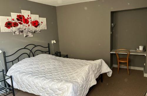 Saint-Nazaire-le-Desert Hotel | Auberge du désert