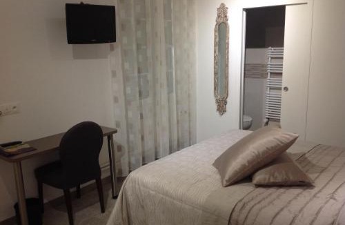 Hambye Hotel | Auberge De L'Abbaye-Logis Hôtel Restaurant