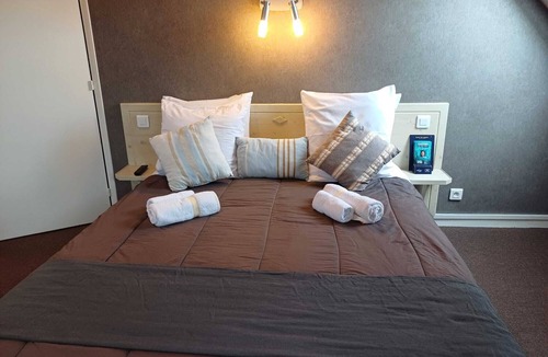 Dompierre-sur-Besbre Hotel | Auberge De L'Olive