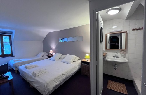 Marcilly-en-Villette Hotel | Auberge de la Croix Blanche