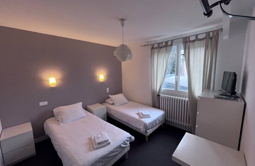 Marcilly-en-Villette Hotel | Auberge de la Croix Blanche