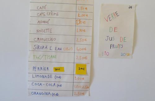 Revest-des-Brousses Hotel | Auberge de la petite casserole