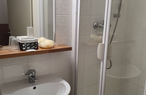 Livron-sur-Drome Hotel | Auberge de la Licorne