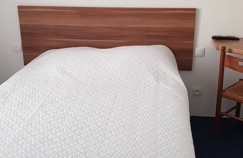 Livron-sur-Drome Hotel | Auberge de la Licorne