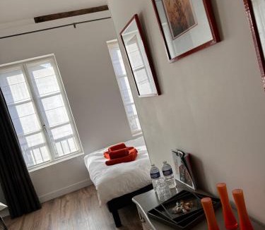 Anet House | Auberge de la rose