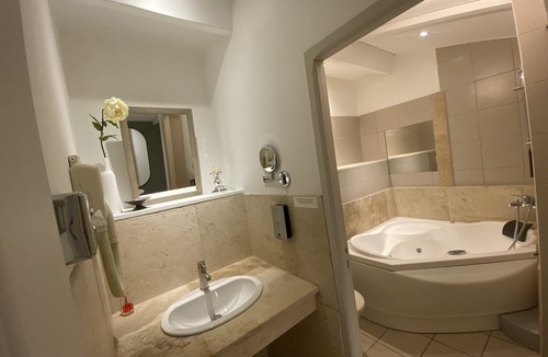 Sanilhac Hotel | Auberge de la Tour de Brison