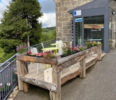 Thelis-la-Combe Hotel | Auberge de Thelis