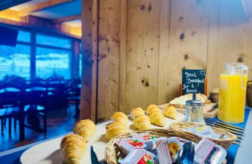 Bourg-Saint-Pierre Hotel | Auberge des Charmettes