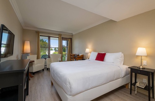 Cap-a-l'Aigle Hotel | Auberge des Nuages