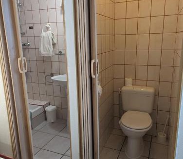 Aubenas Hotel | Auberge Des Pins