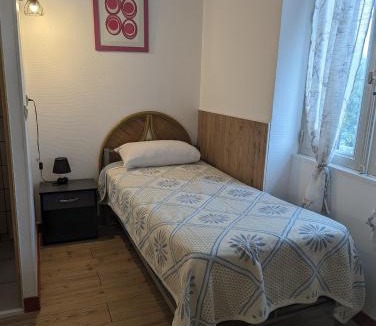 Aubenas Hotel | Auberge Des Pins