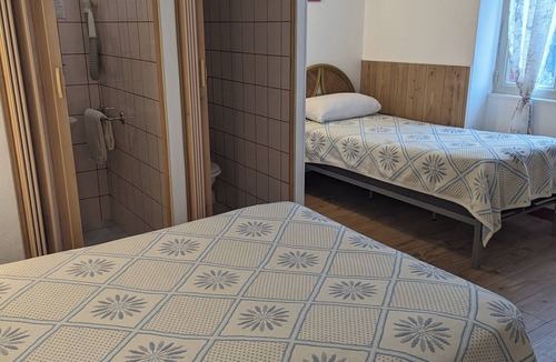 Aubenas Hotel | AUBERGE DES PINS