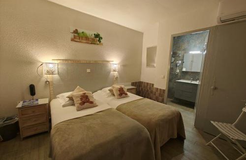 Tourrettes Hotel | Auberge Des Pins