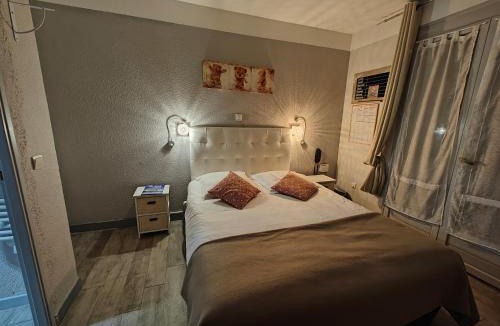 Tourrettes Hotel | Auberge Des Pins