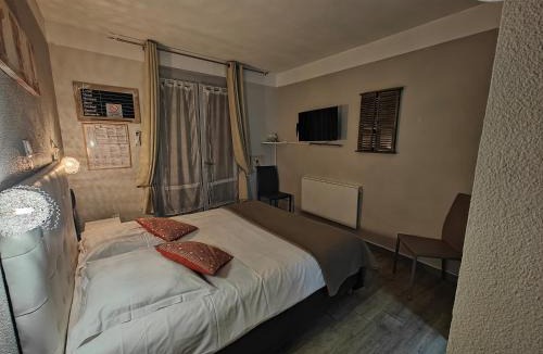 Tourrettes Hotel | Auberge Des Pins