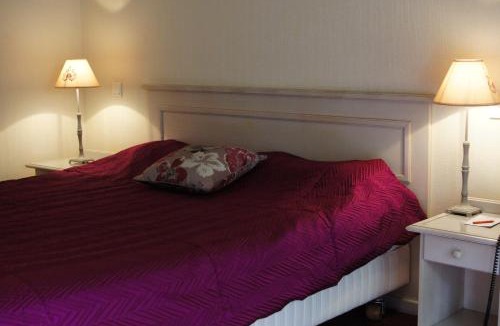 Sabres Hotel | Auberge des Pins - Teritoria