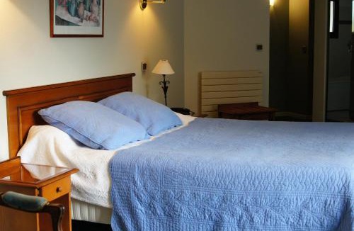 Sabres Hotel | Auberge des Pins - Teritoria
