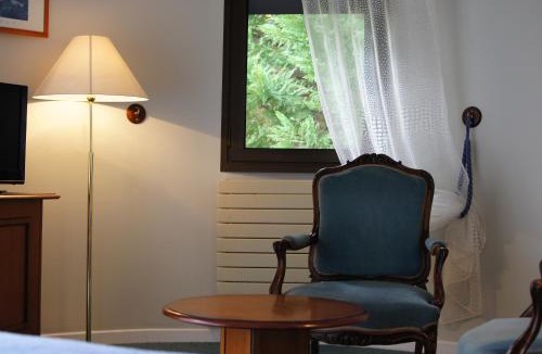 Sabres Hotel | Auberge des Pins - Teritoria