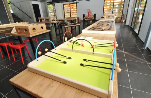 Monteneuf Hotel | Auberge des VoyaJoueurs