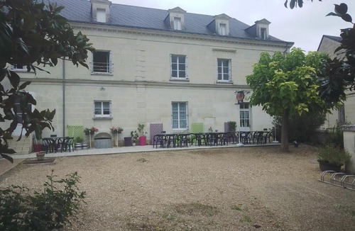 Savigny-en-Veron Hotel | Auberge du bocage