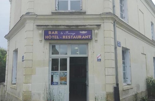 Savigny-en-Veron Hotel | Auberge du bocage