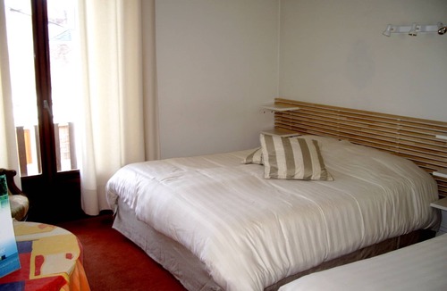 Crevecoeur-en-Auge Hotel | Auberge Du Cheval Blanc