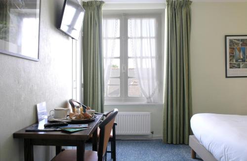 Esquibien Hotel | Auberge du Cabestan Hotel Audierne