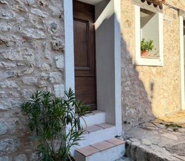 Bezaudun-les-Alpes House | Auberge du Château de Bezaudun