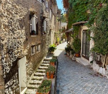 Bezaudun-les-Alpes House | Auberge du Château de Bezaudun