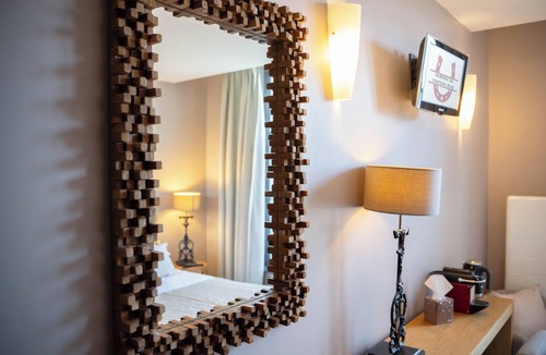 Tremblay-en-France Hotel | Auberge du Château Bleu