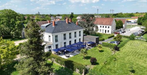 Tremblay-en-France Hotel | Auberge du Chateau Bleu