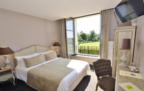 Tremblay-en-France Hotel | Auberge du Chateau Bleu