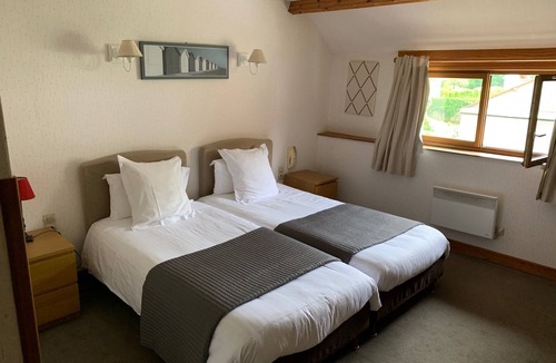 Guines Hotel | Auberge du Colombier