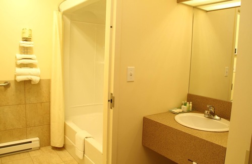 Maniwaki Hotel | Auberge du Draveur