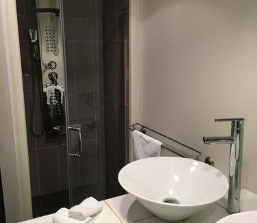 Annonay Rhone Agglomeration Hotel | Auberge Du Lac